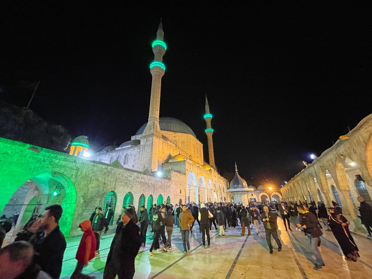 Miraç Kandili yurt genelinde dualarla idrak edildi