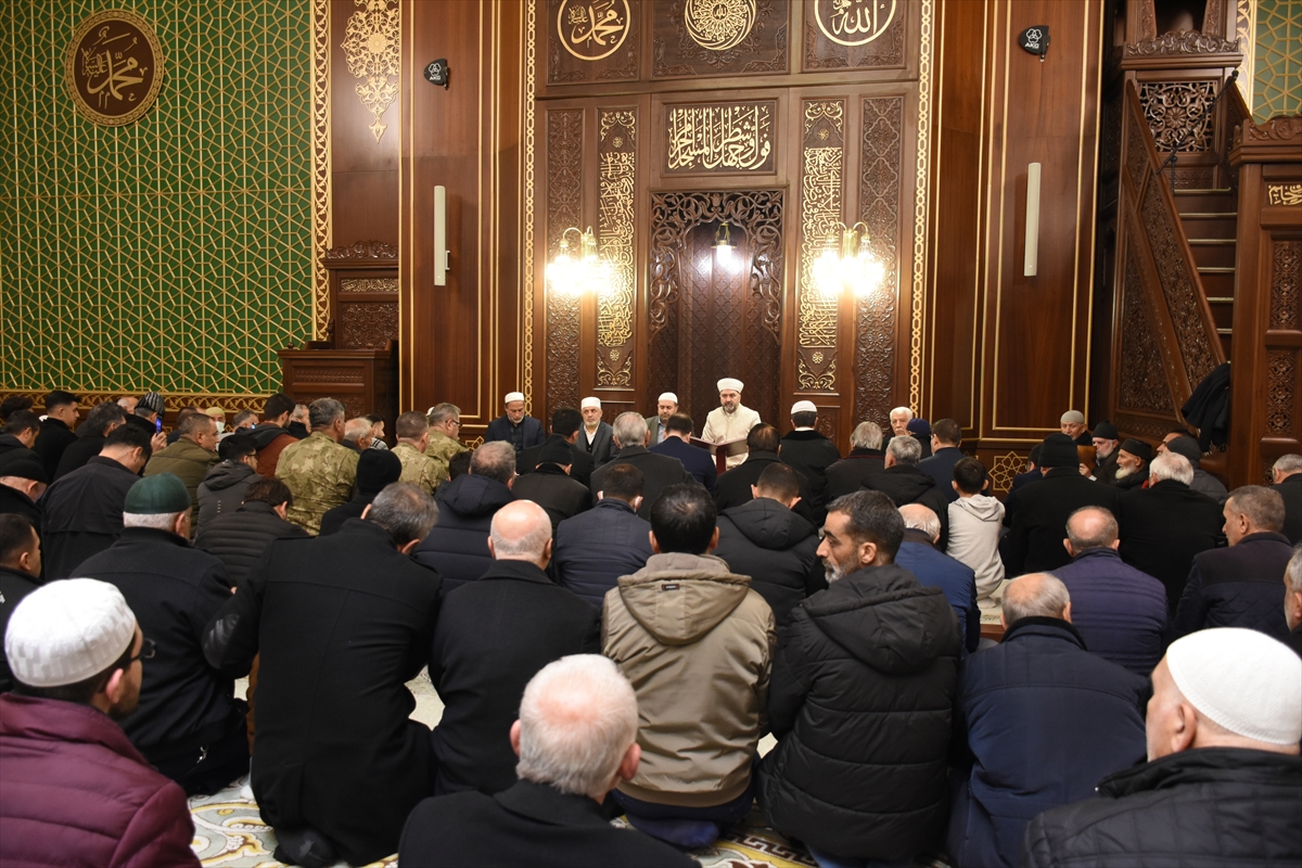 Miraç Kandili yurt genelinde dualarla idrak edildi