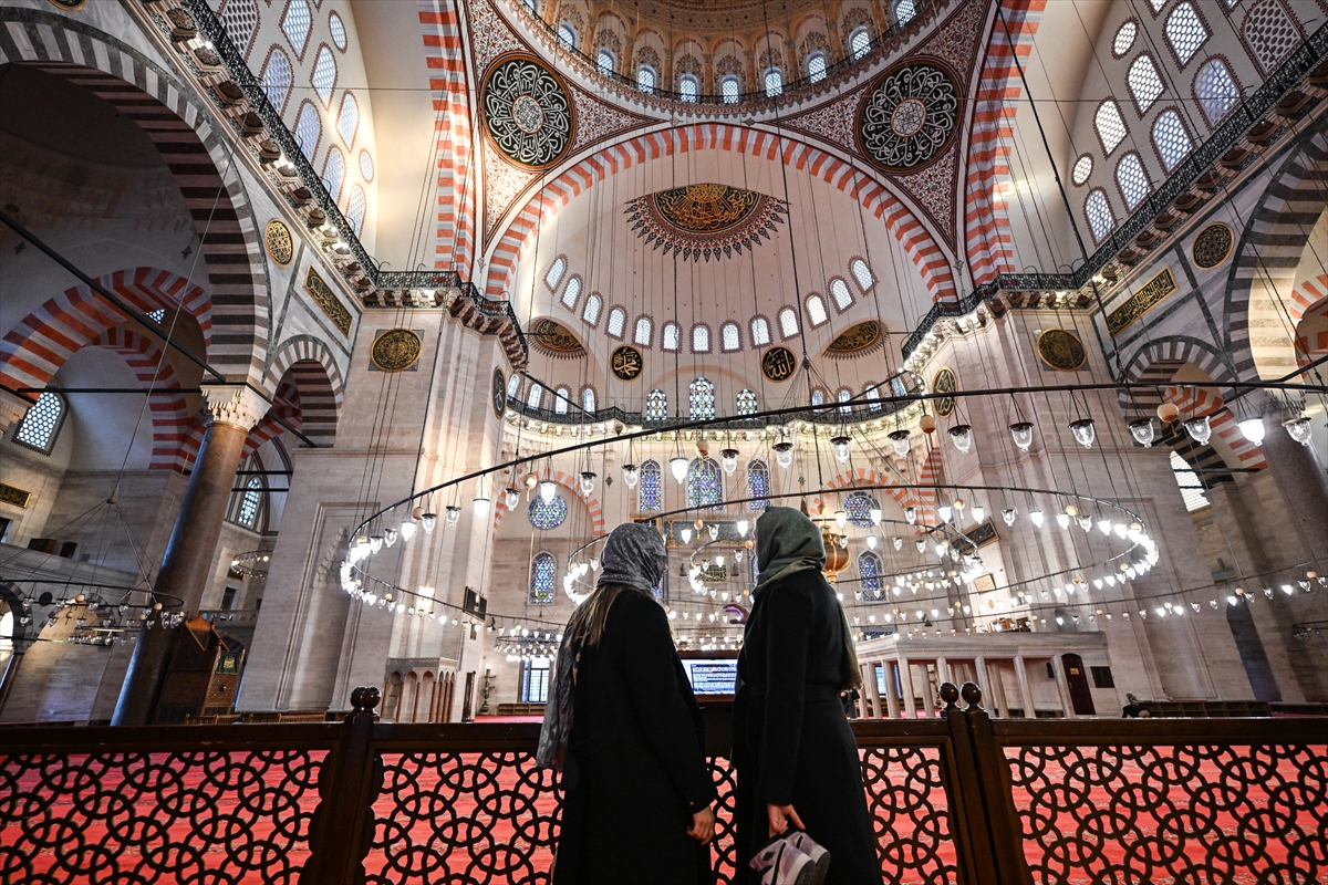 Miraç Kandili yurt genelinde dualarla idrak edildi