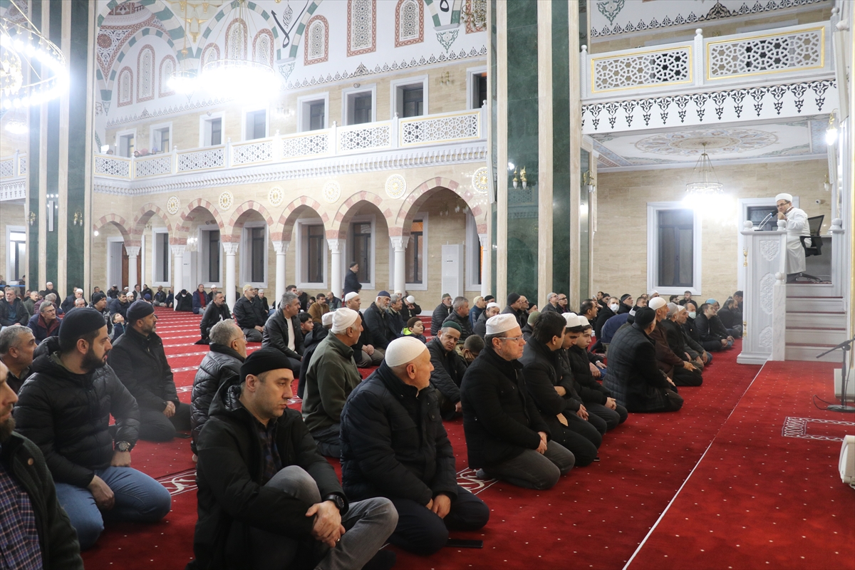 Miraç Kandili yurt genelinde dualarla idrak edildi