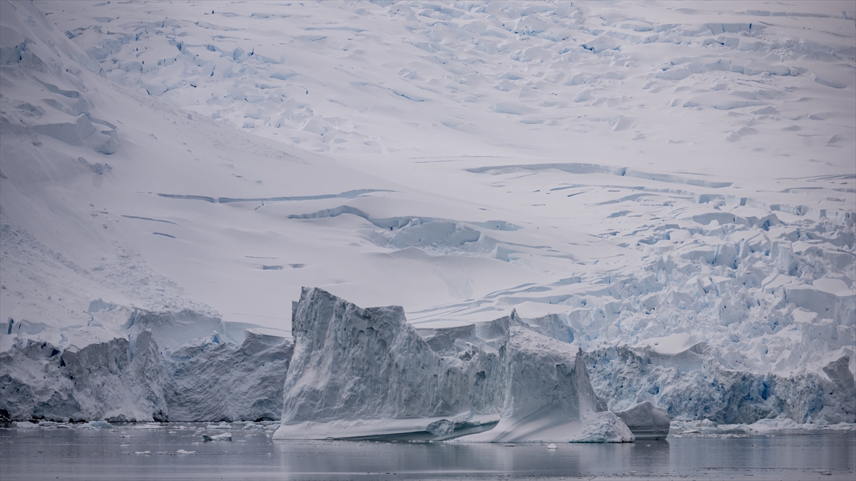 Türk bilim insanlarının yeni raporu: Antarktika'da Türkiye büyüklüğünde buz eridi