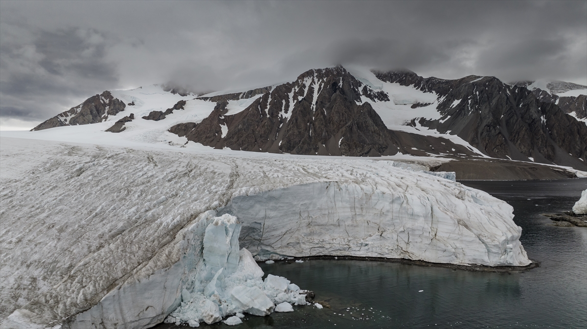 Türk bilim insanlarının yeni raporu: Antarktika'da Türkiye büyüklüğünde buz eridi