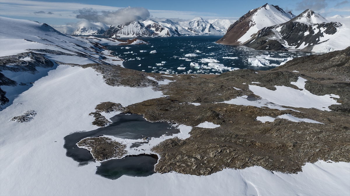 Türk bilim insanlarının yeni raporu: Antarktika'da Türkiye büyüklüğünde buz eridi