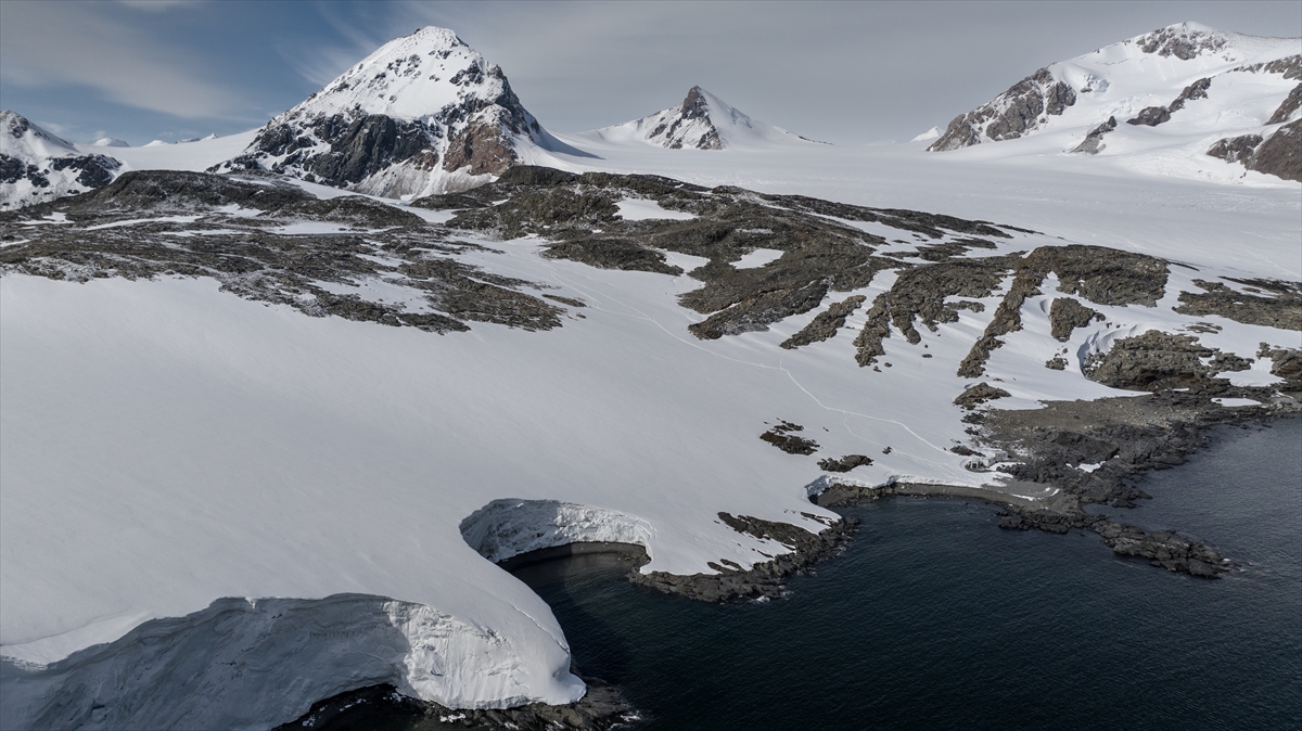 Türk bilim insanlarının yeni raporu: Antarktika'da Türkiye büyüklüğünde buz eridi