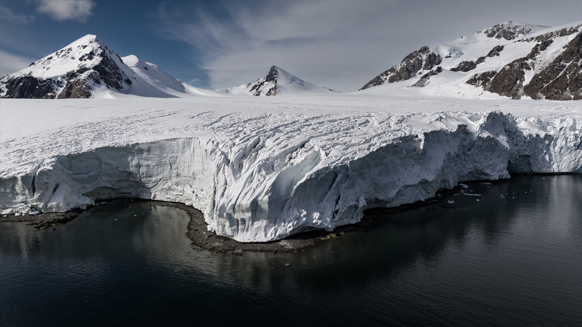 Türk bilim insanlarının yeni raporu: Antarktika'da Türkiye büyüklüğünde buz eridi