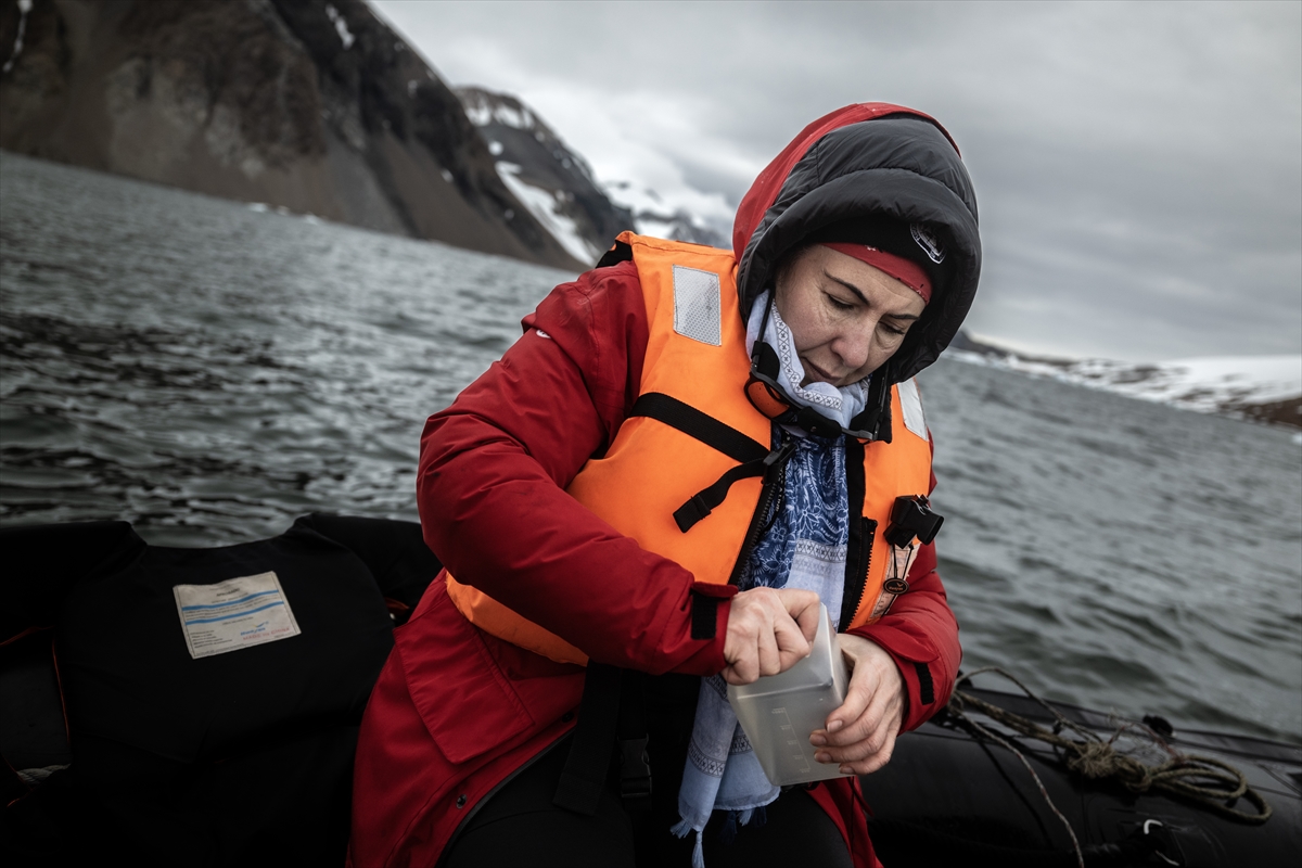 Türk bilim insanları, Antarktika'da dünyanın geleceği için 22 araştırma yaptı