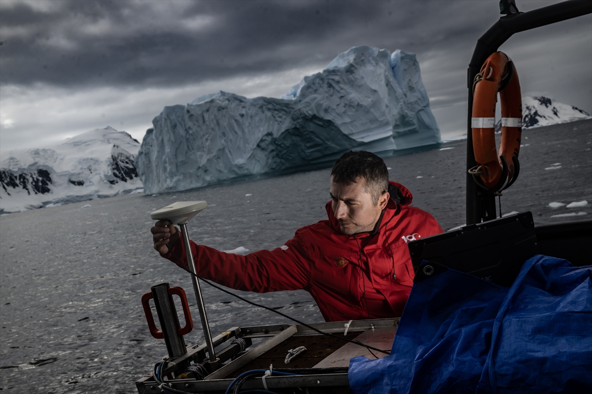 Türk bilim insanları, Antarktika'da dünyanın geleceği için 22 araştırma yaptı