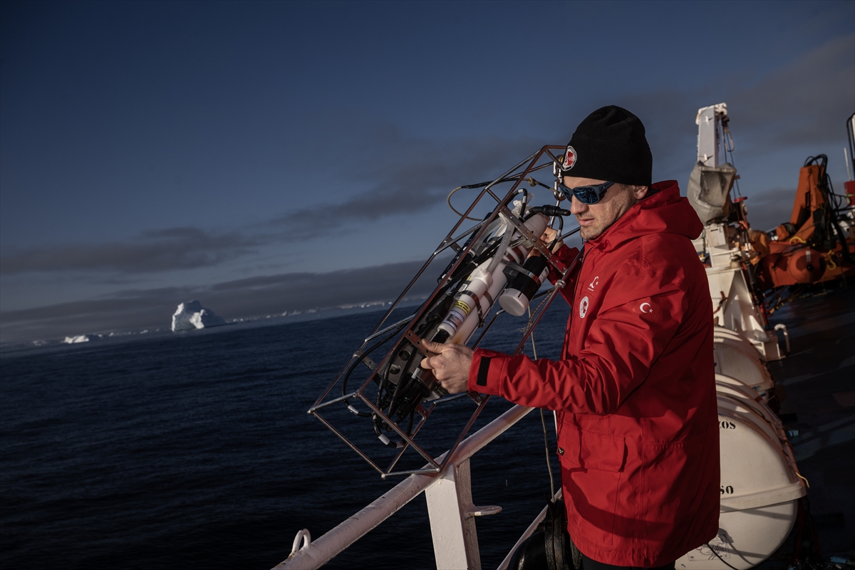 Türk bilim insanları, Antarktika'da dünyanın geleceği için 22 araştırma yaptı
