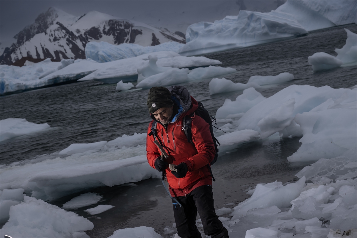 Türk bilim insanları, Antarktika'da dünyanın geleceği için 22 araştırma yaptı