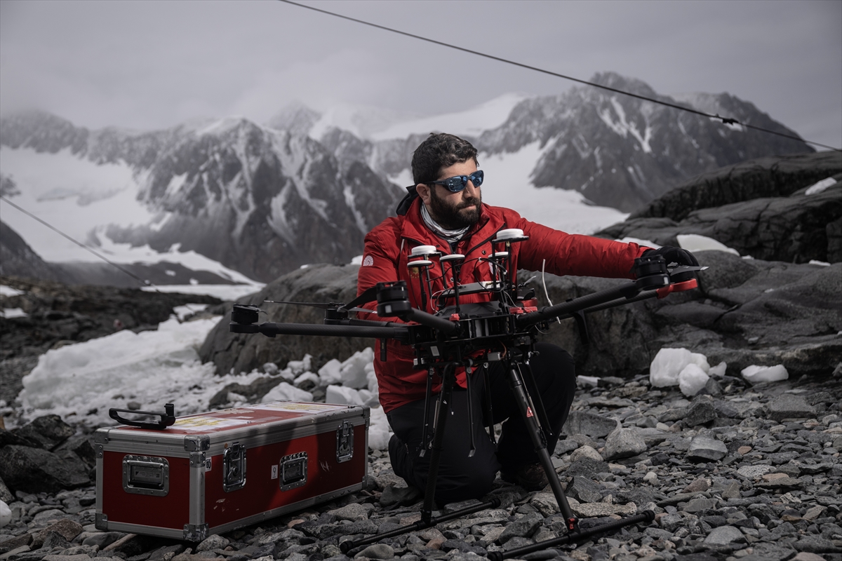 Türk bilim insanları, Antarktika'da dünyanın geleceği için 22 araştırma yaptı