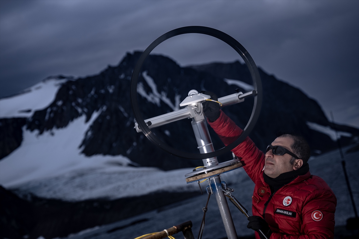 Türk bilim insanları, Antarktika'da dünyanın geleceği için 22 araştırma yaptı