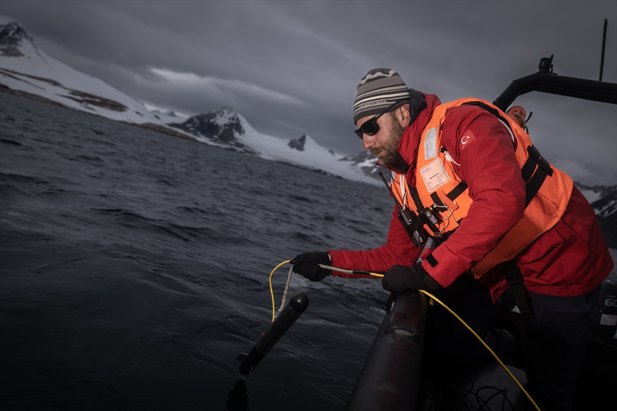 Türk bilim insanları, Antarktika'da dünyanın geleceği için 22 araştırma yaptı