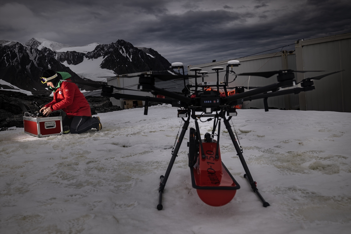 Türk bilim insanları, Antarktika'da dünyanın geleceği için 22 araştırma yaptı