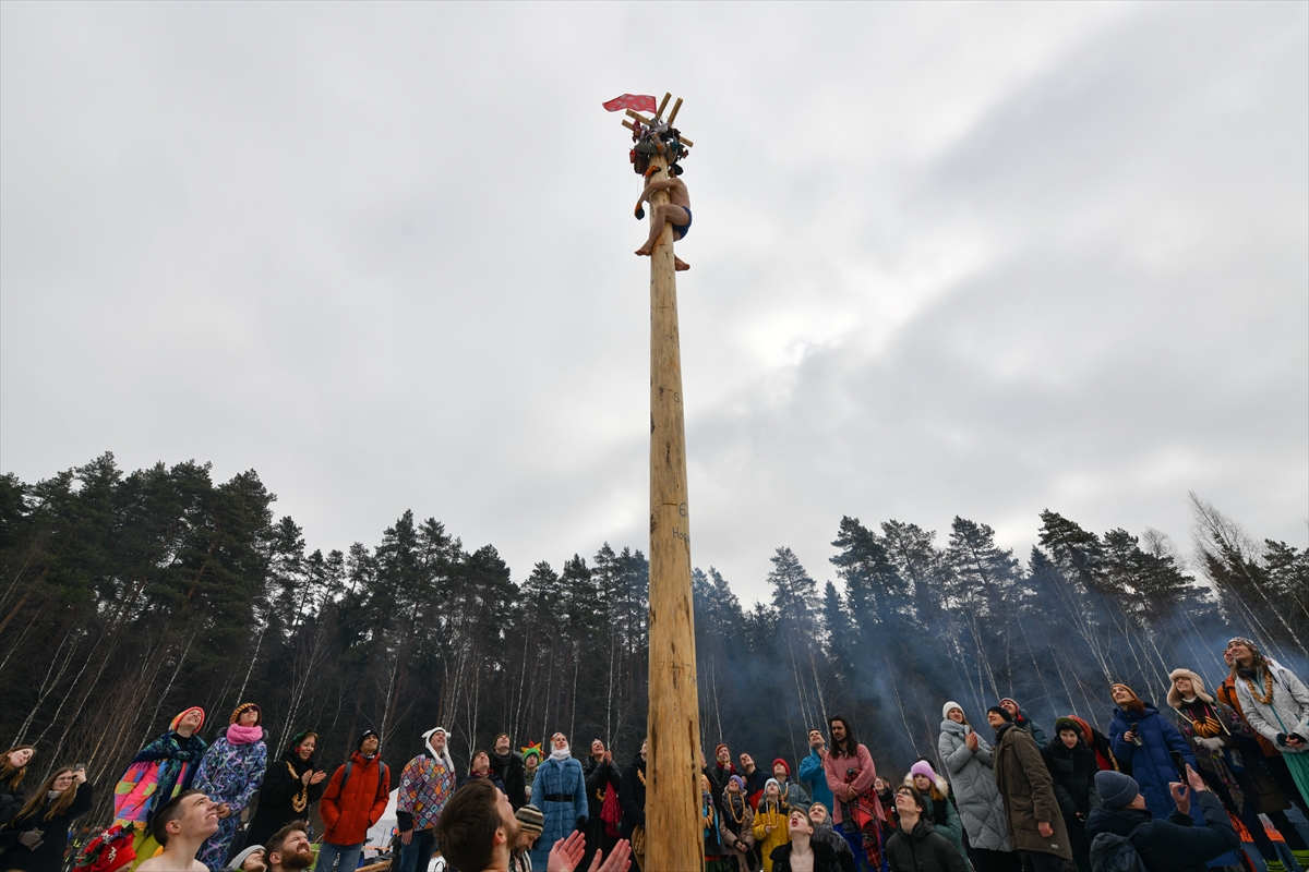 Rusya'da baharın müjdecisi Maslenitsa Festivali