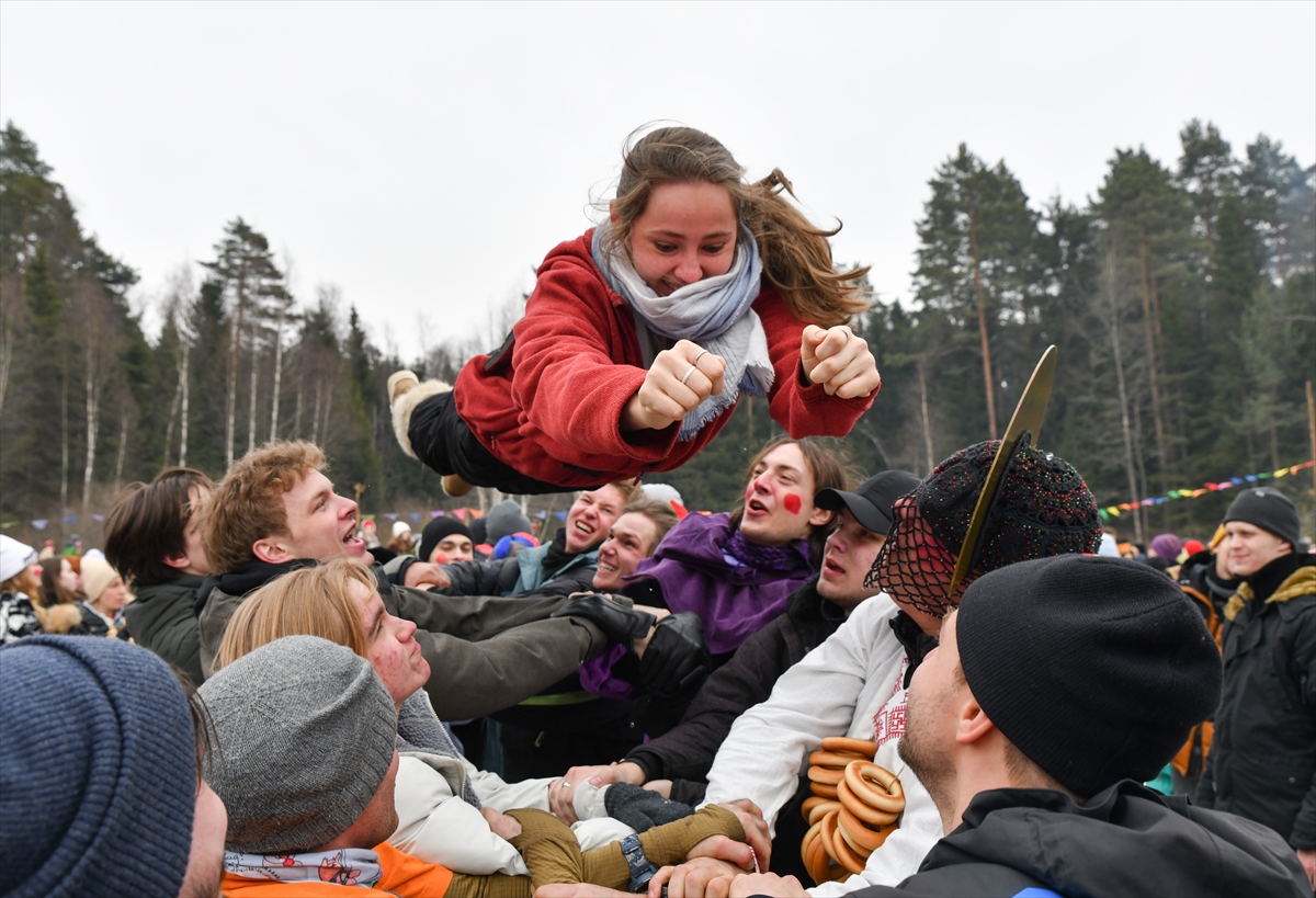 Rusya'da baharın müjdecisi Maslenitsa Festivali