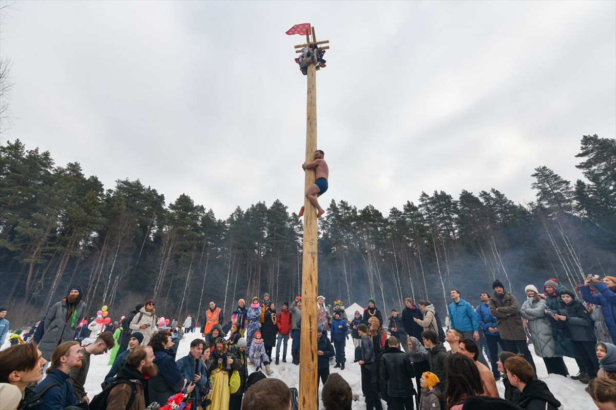 Rusya'da baharın müjdecisi Maslenitsa Festivali