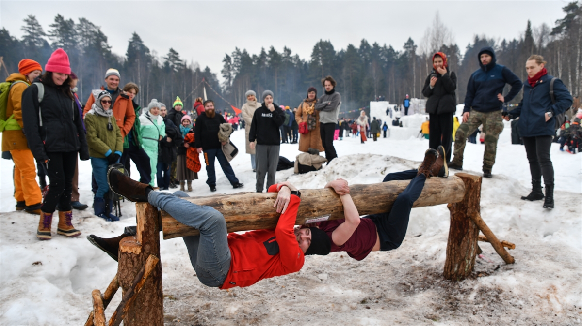 Rusya'da baharın müjdecisi Maslenitsa Festivali