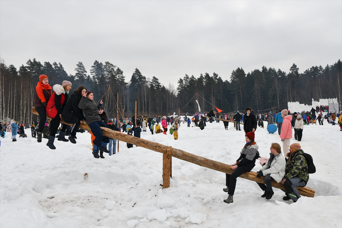Rusya'da baharın müjdecisi Maslenitsa Festivali