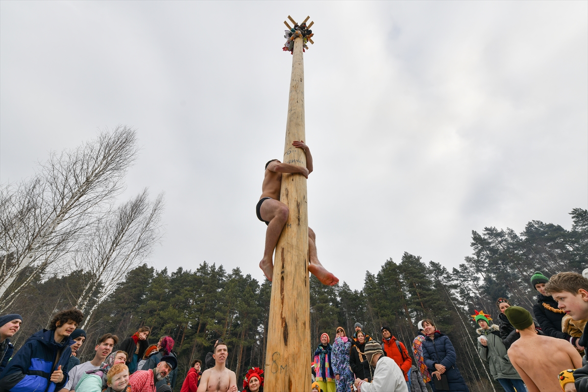 Rusya'da baharın müjdecisi Maslenitsa Festivali