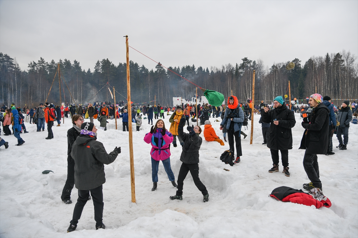 Rusya'da baharın müjdecisi Maslenitsa Festivali