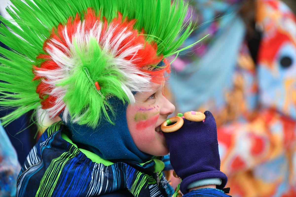 Rusya'da baharın müjdecisi Maslenitsa Festivali