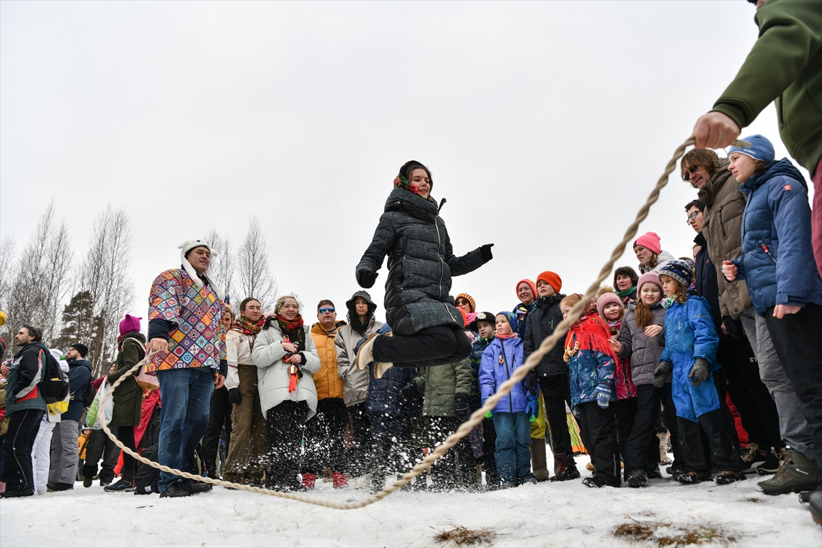Rusya'da baharın müjdecisi Maslenitsa Festivali