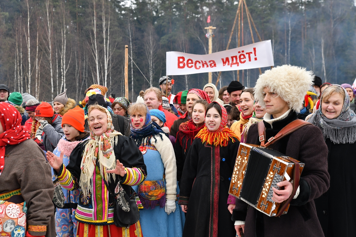 Rusya'da baharın müjdecisi Maslenitsa Festivali