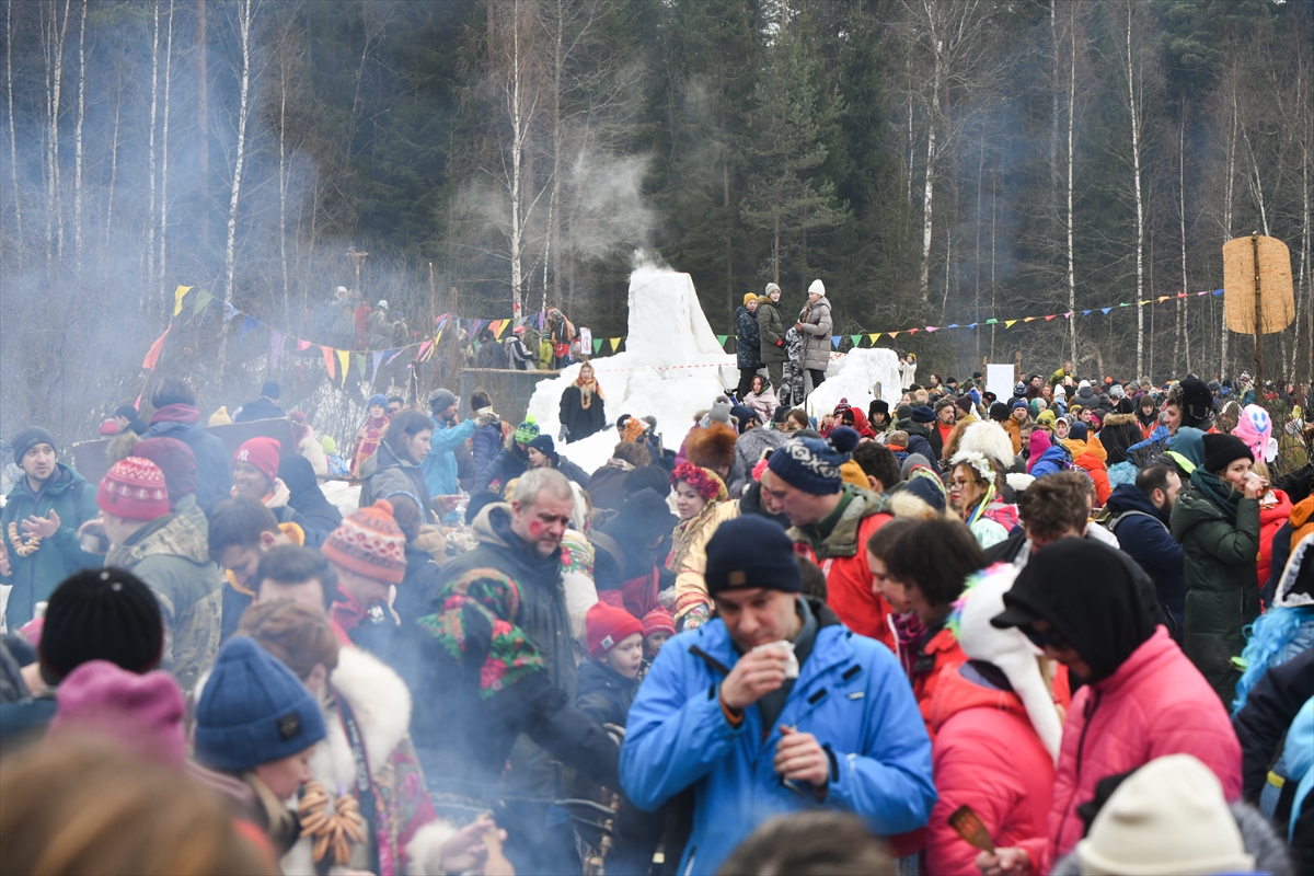Rusya'da baharın müjdecisi Maslenitsa Festivali