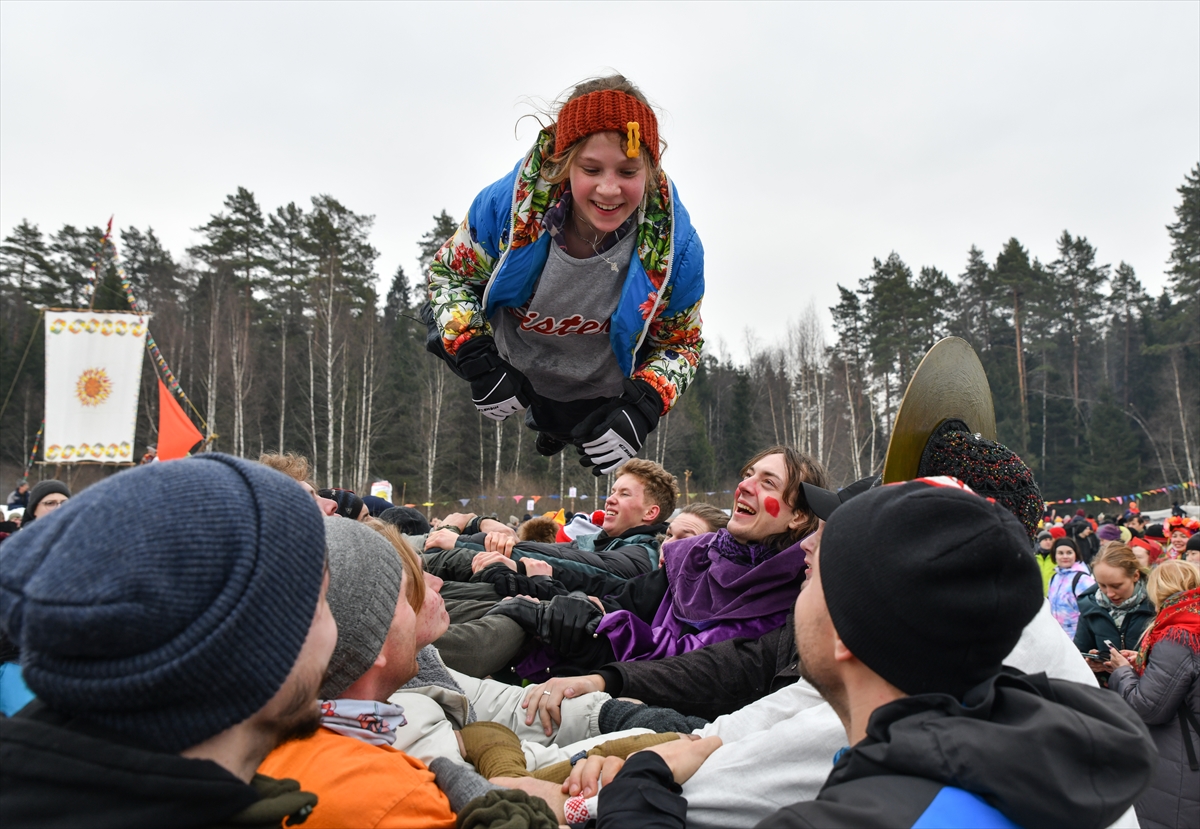 Rusya'da baharın müjdecisi Maslenitsa Festivali