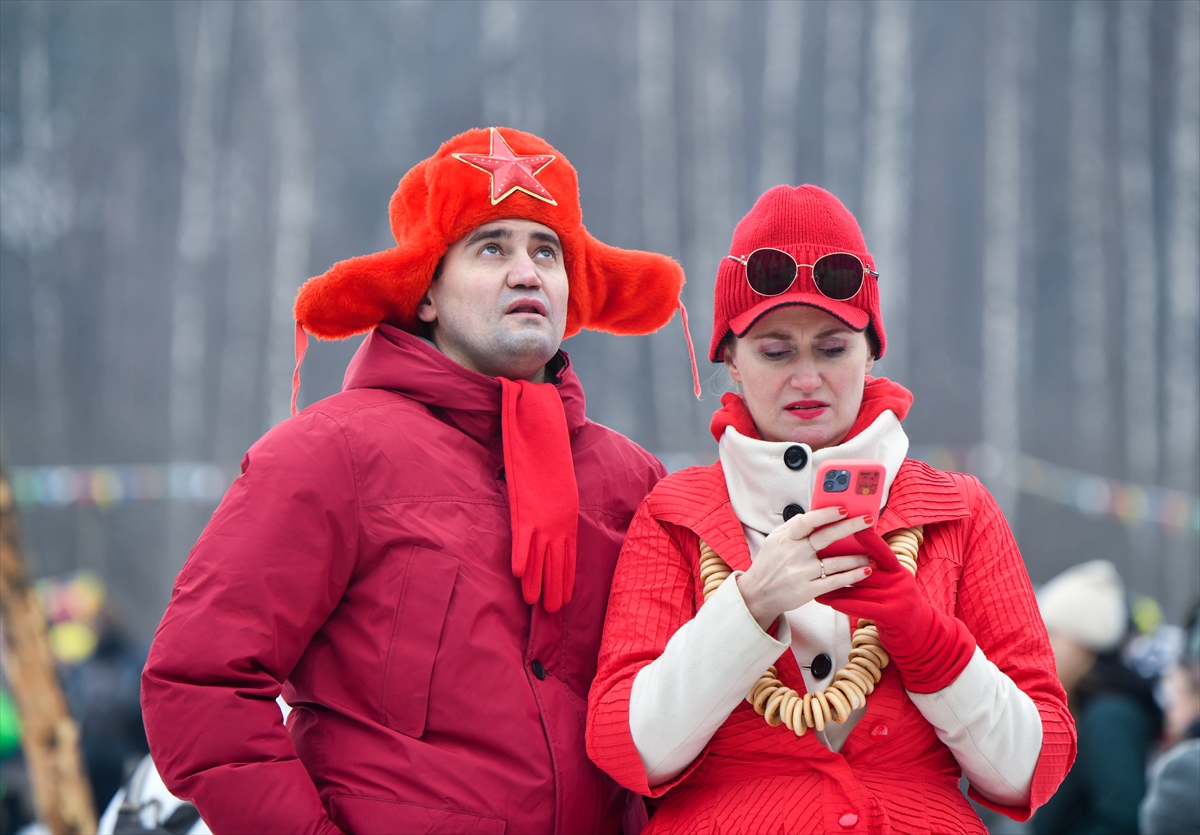 Rusya'da baharın müjdecisi Maslenitsa Festivali