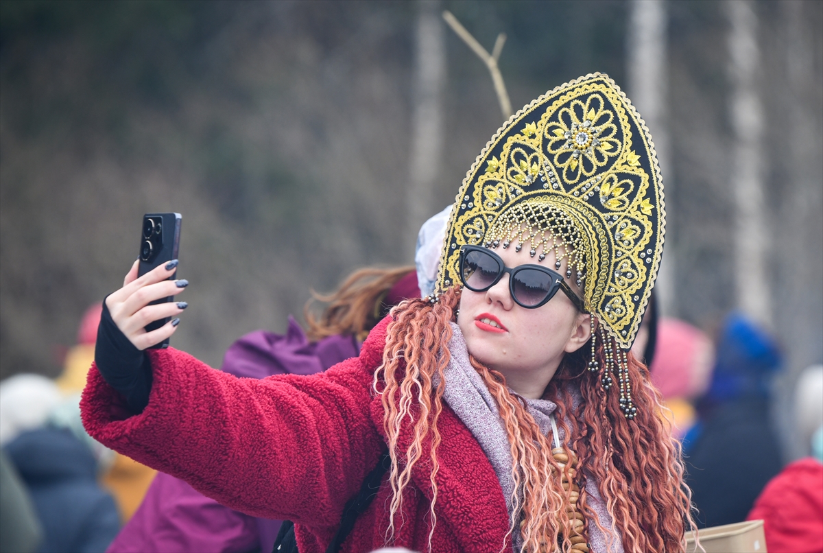 Rusya'da baharın müjdecisi Maslenitsa Festivali