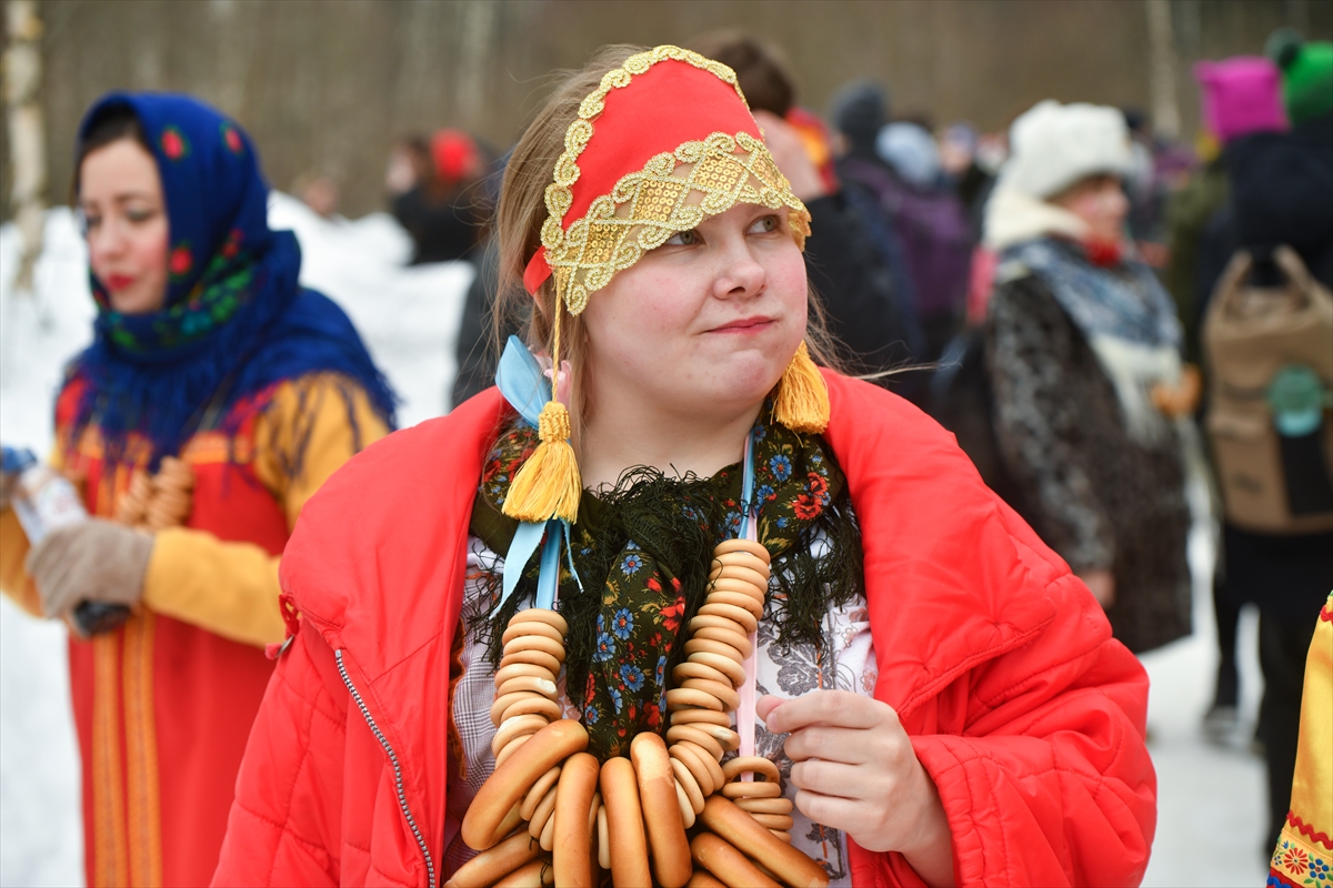 Rusya'da baharın müjdecisi Maslenitsa Festivali