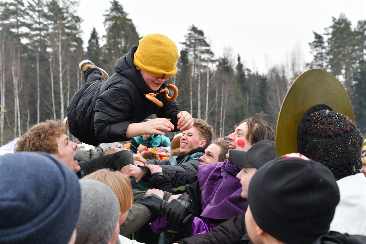 Rusya'da baharın müjdecisi Maslenitsa Festivali