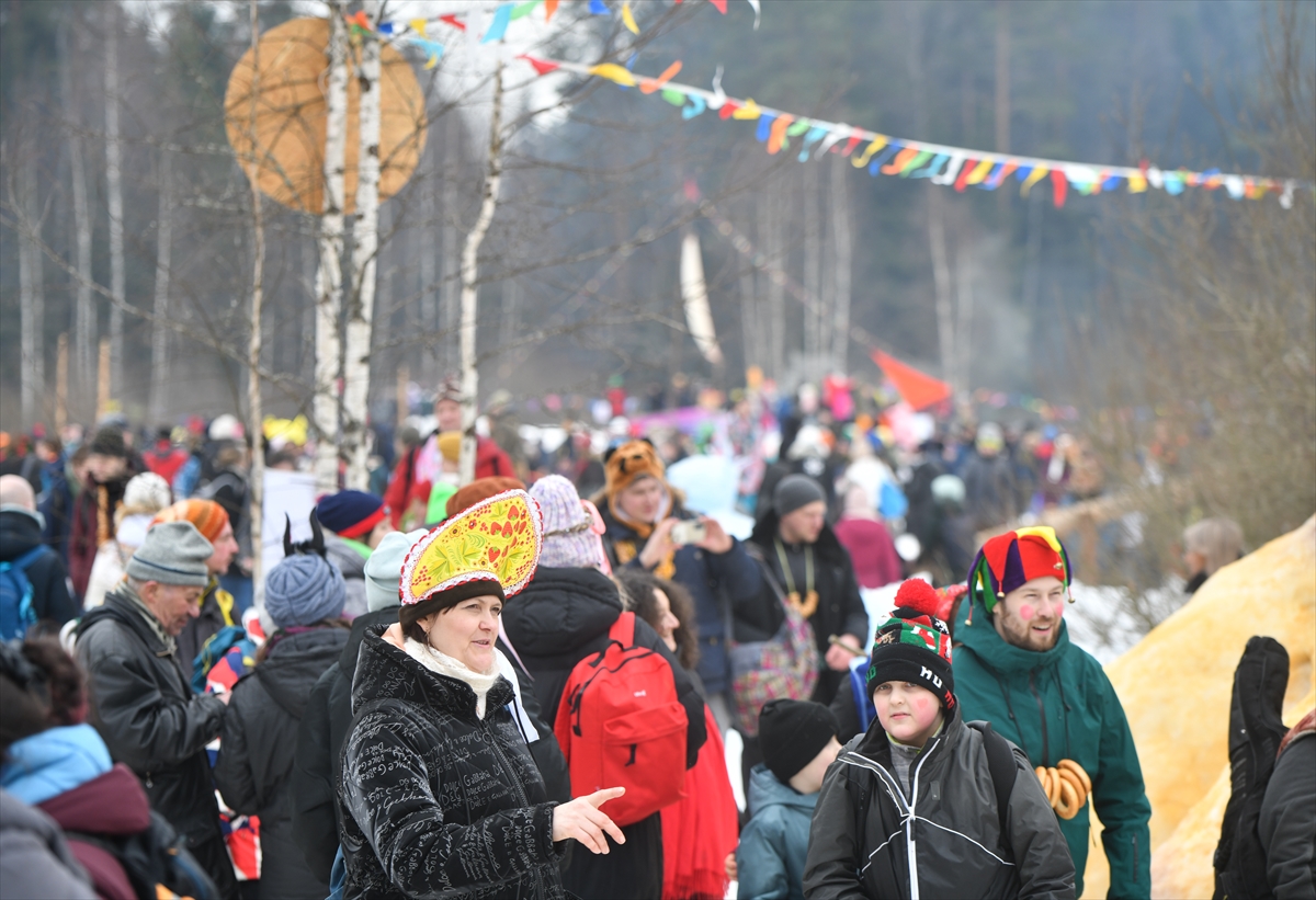 Rusya'da baharın müjdecisi Maslenitsa Festivali