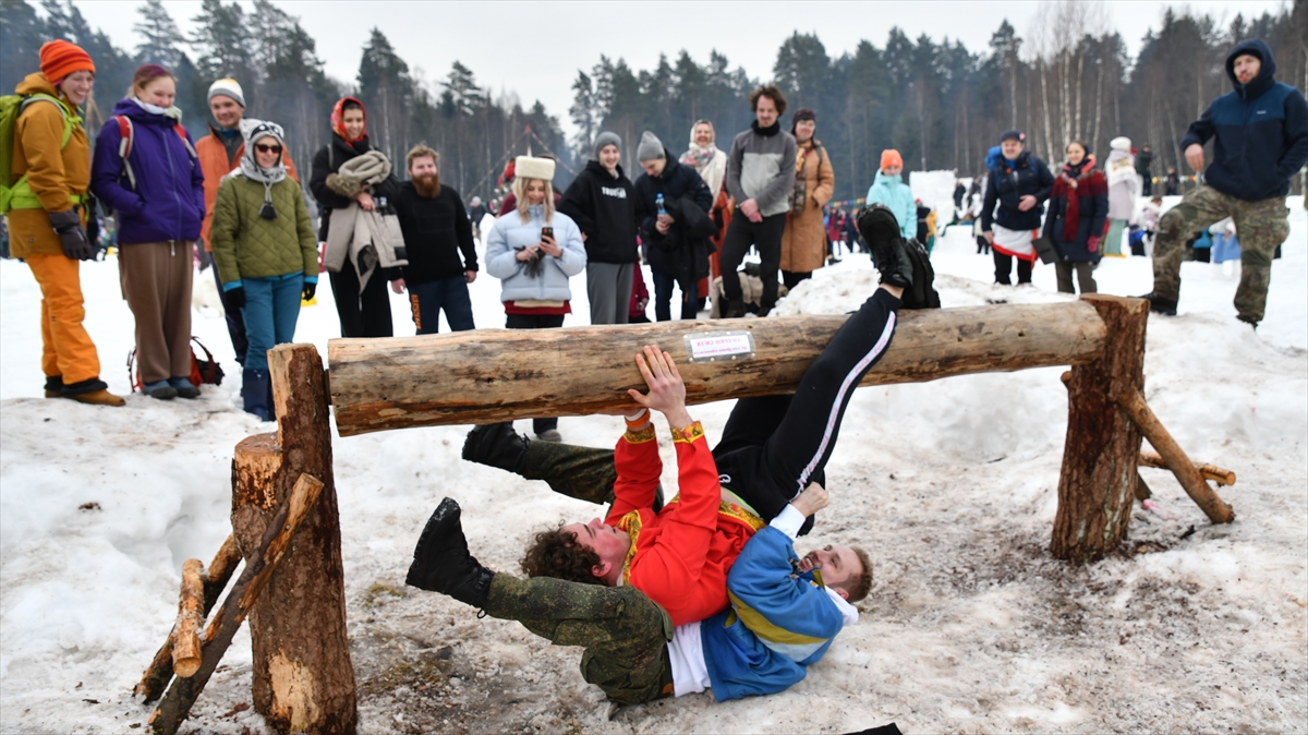 Rusya'da baharın müjdecisi Maslenitsa Festivali