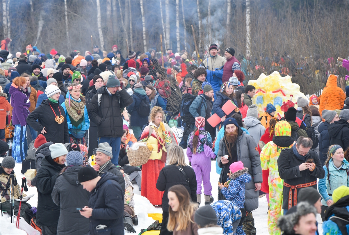 Rusya'da baharın müjdecisi Maslenitsa Festivali