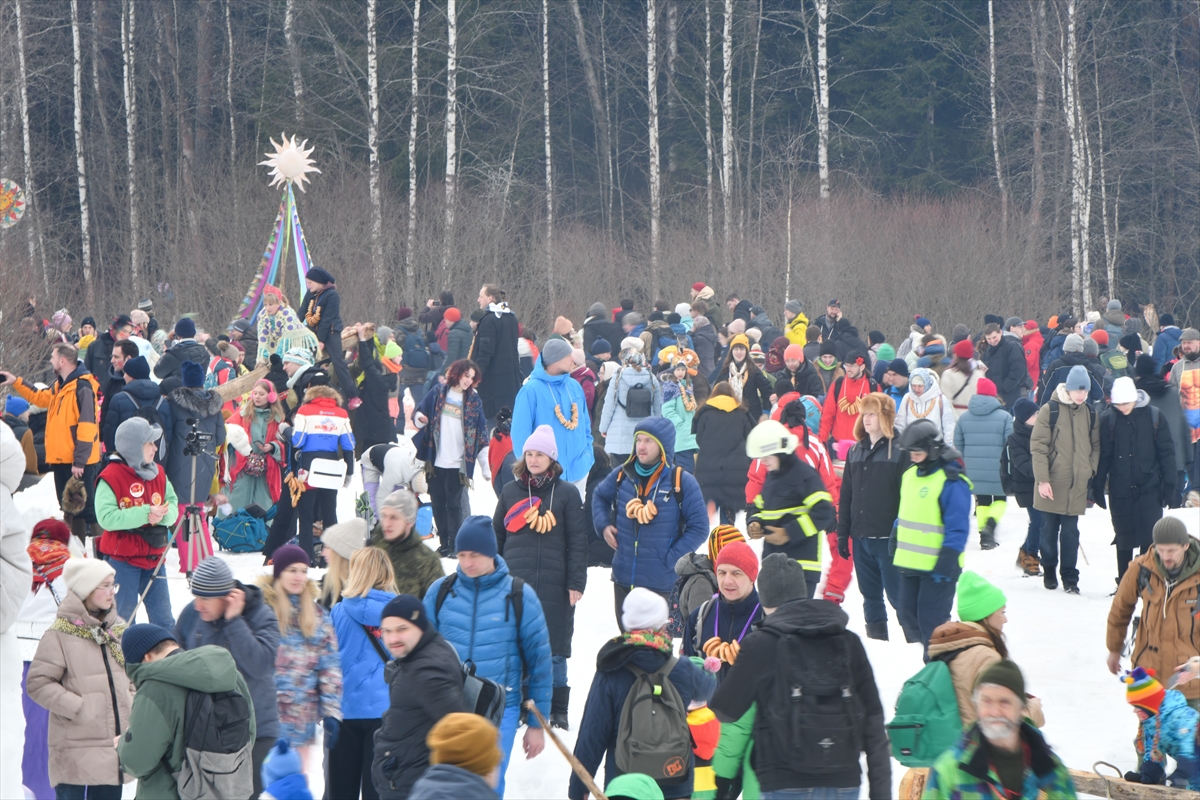 Rusya'da baharın müjdecisi Maslenitsa Festivali
