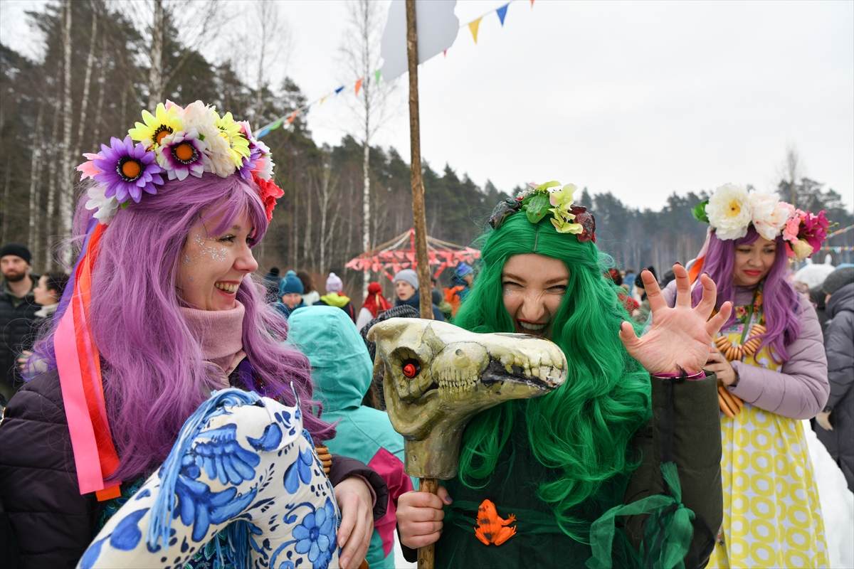 Rusya'da baharın müjdecisi Maslenitsa Festivali