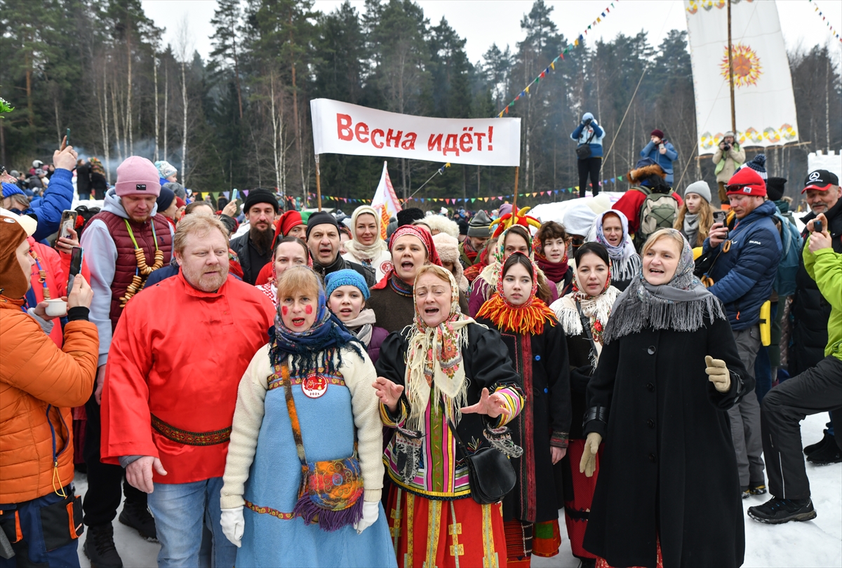 Rusya'da baharın müjdecisi Maslenitsa Festivali