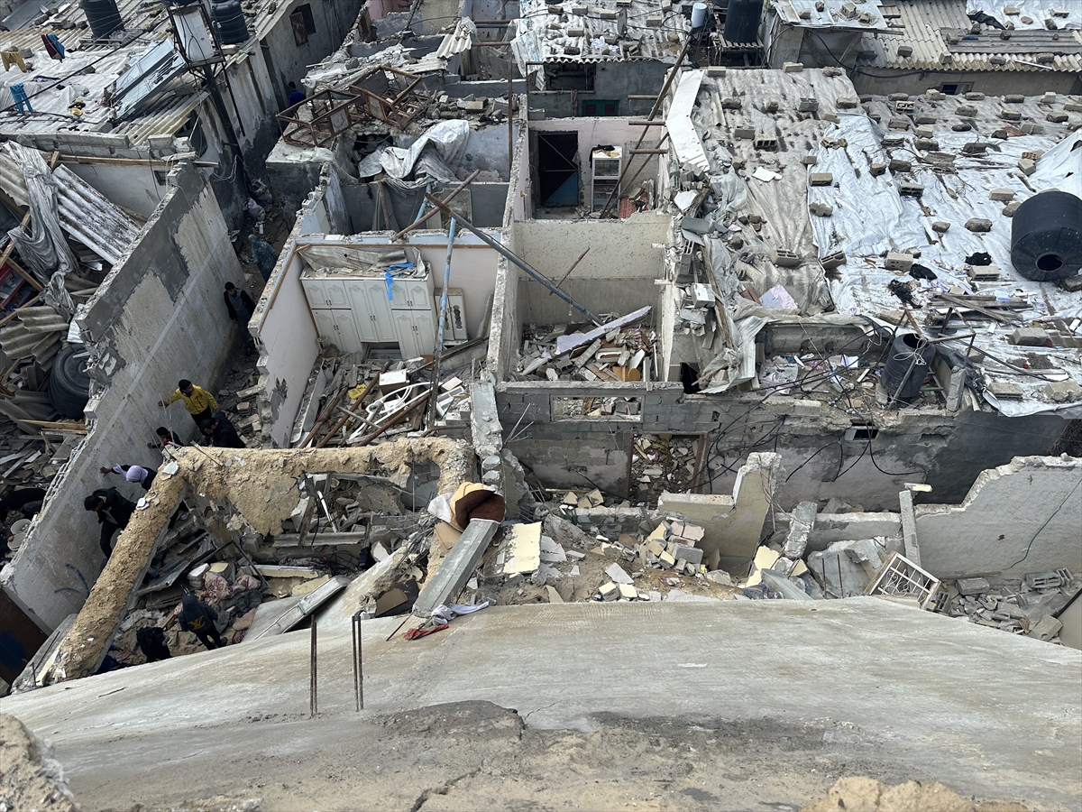 İsrail tüm tepkilere rağmen Gazzelilerin sığındığı Refah'ı vurdu