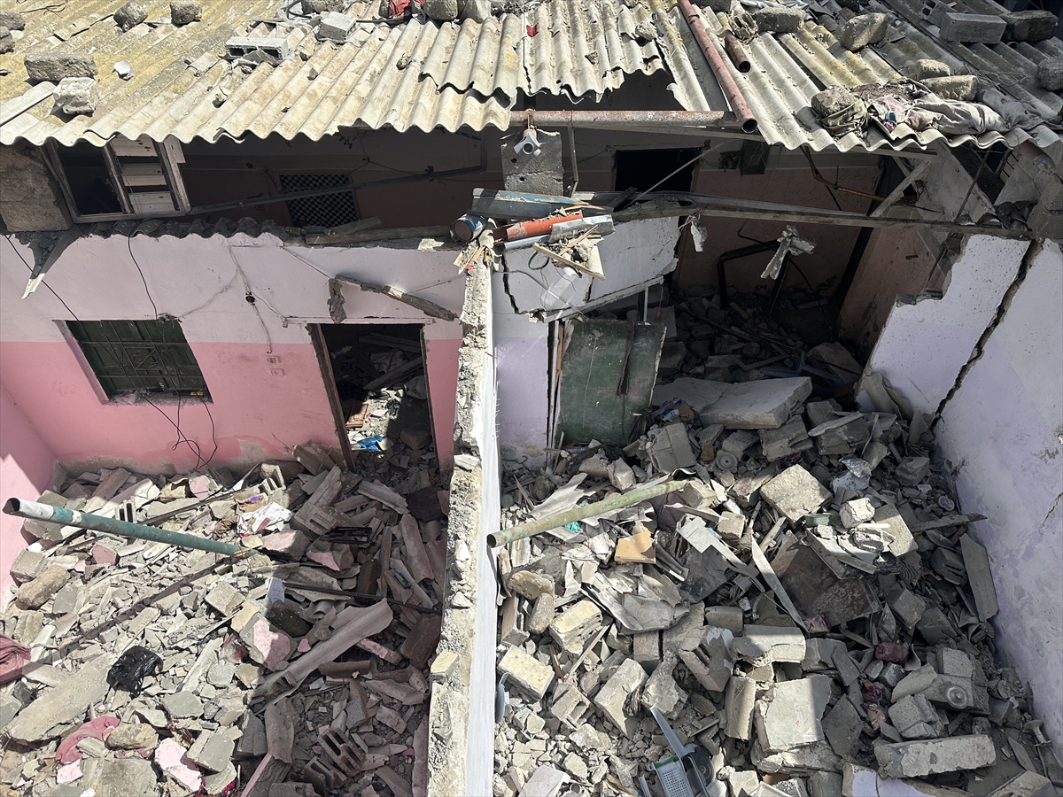 İsrail tüm tepkilere rağmen Gazzelilerin sığındığı Refah'ı vurdu