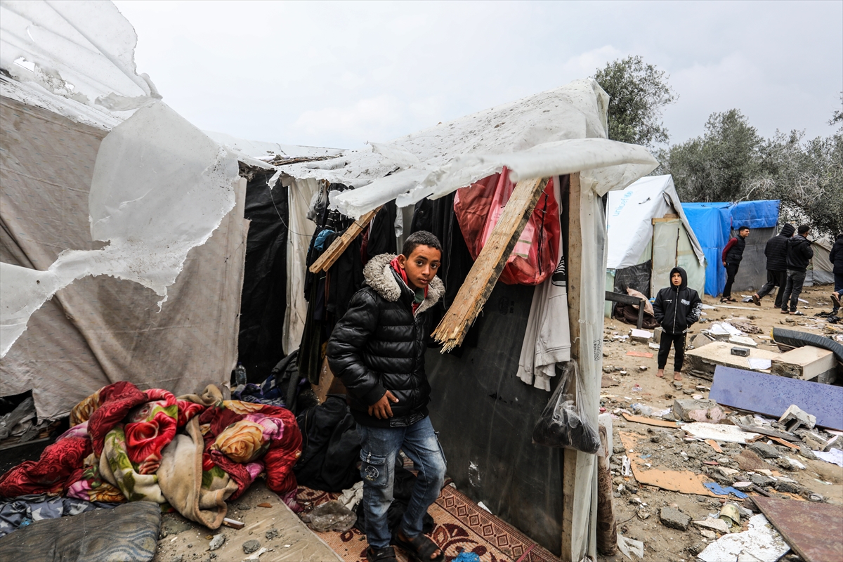 İsrail tüm tepkilere rağmen Gazzelilerin sığındığı Refah'ı vurdu