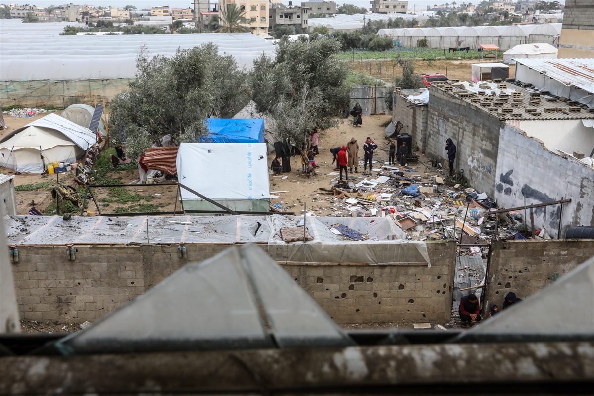 İsrail tüm tepkilere rağmen Gazzelilerin sığındığı Refah'ı vurdu