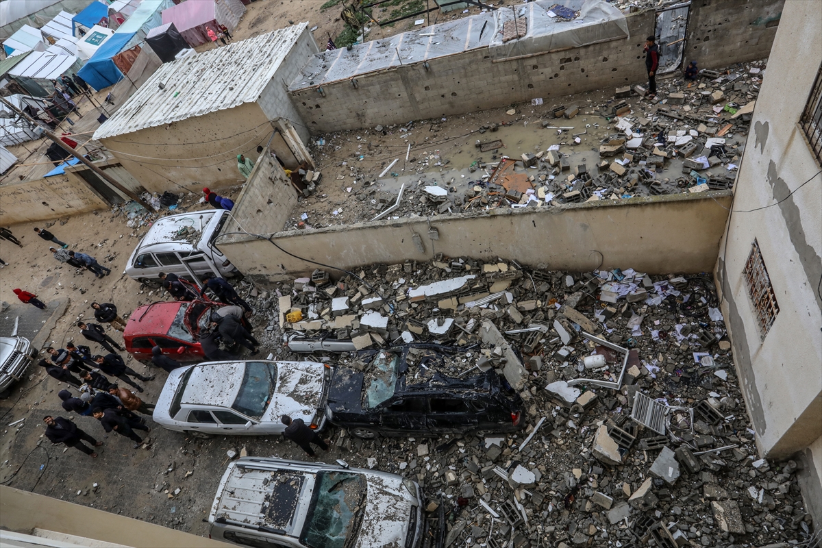 İsrail tüm tepkilere rağmen Gazzelilerin sığındığı Refah'ı vurdu