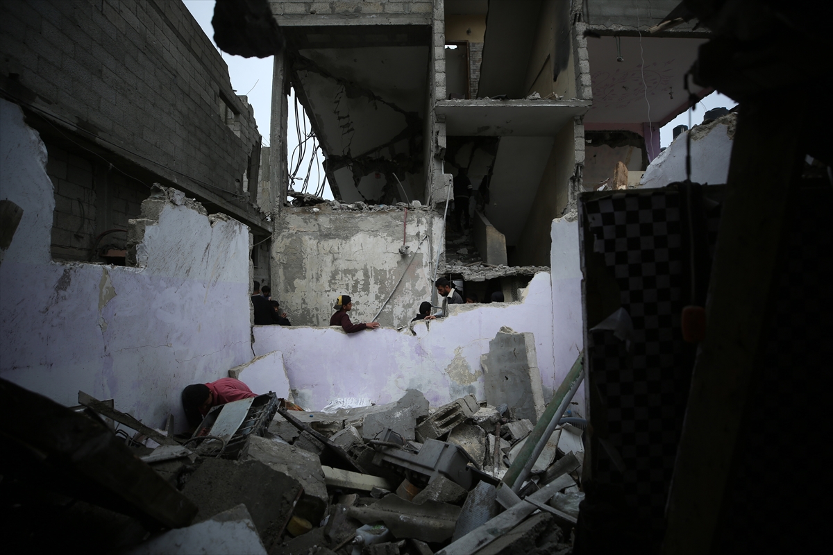 İsrail tüm tepkilere rağmen Gazzelilerin sığındığı Refah'ı vurdu