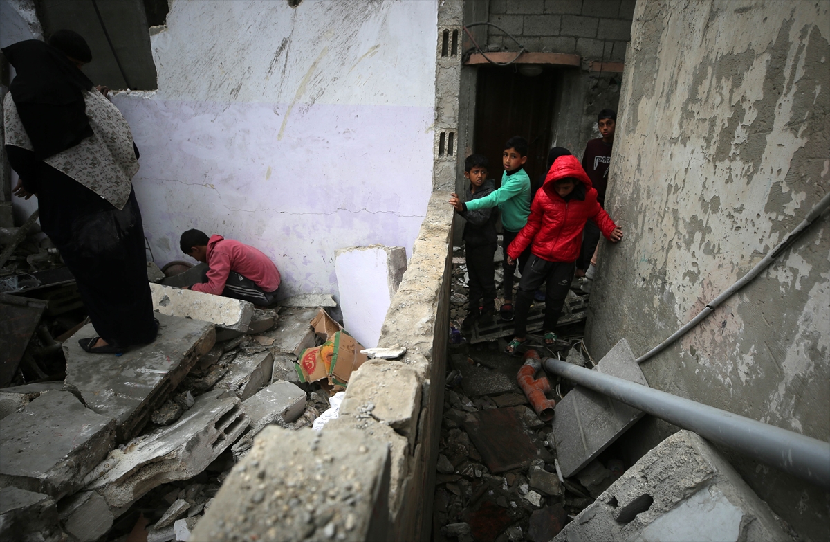 İsrail tüm tepkilere rağmen Gazzelilerin sığındığı Refah'ı vurdu