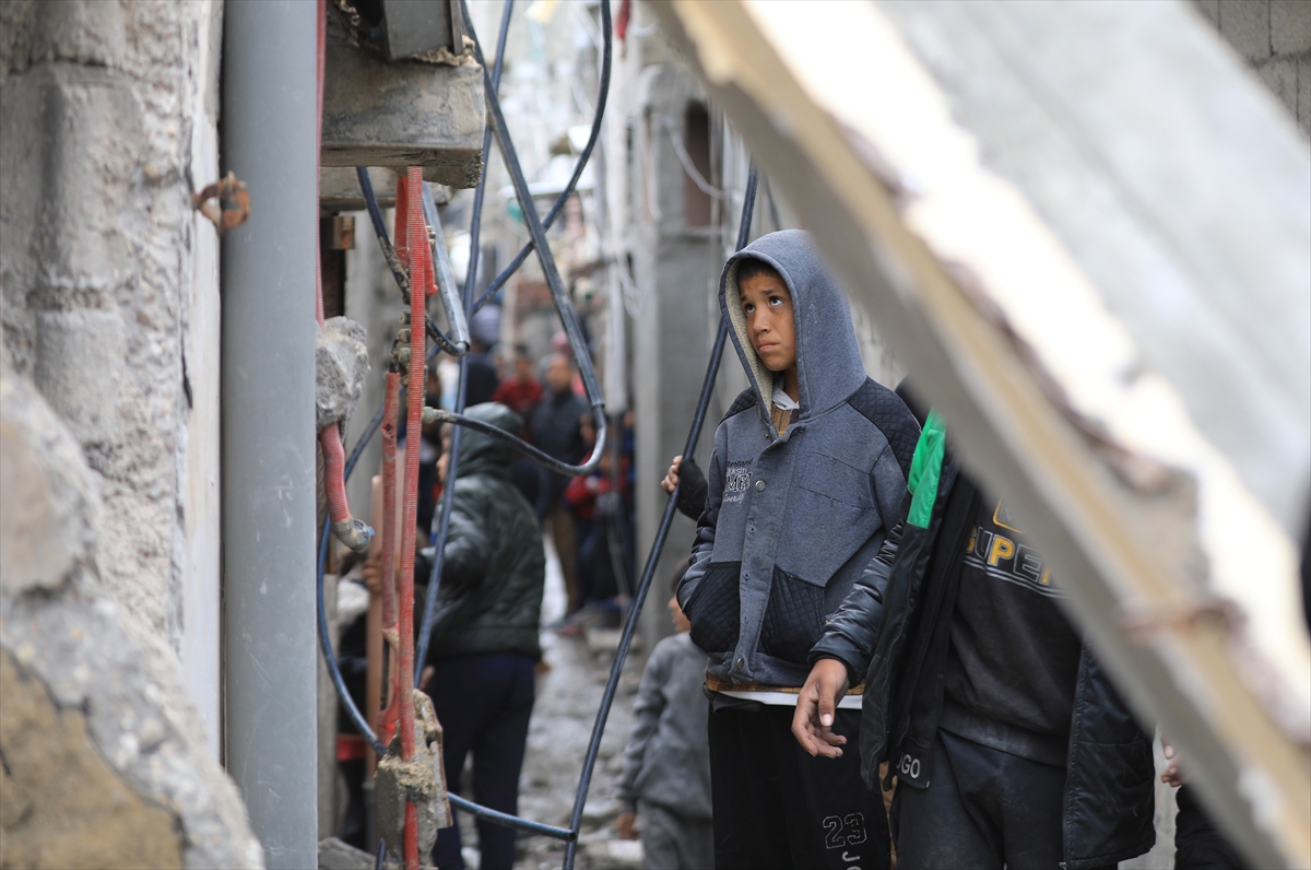 İsrail tüm tepkilere rağmen Gazzelilerin sığındığı Refah'ı vurdu