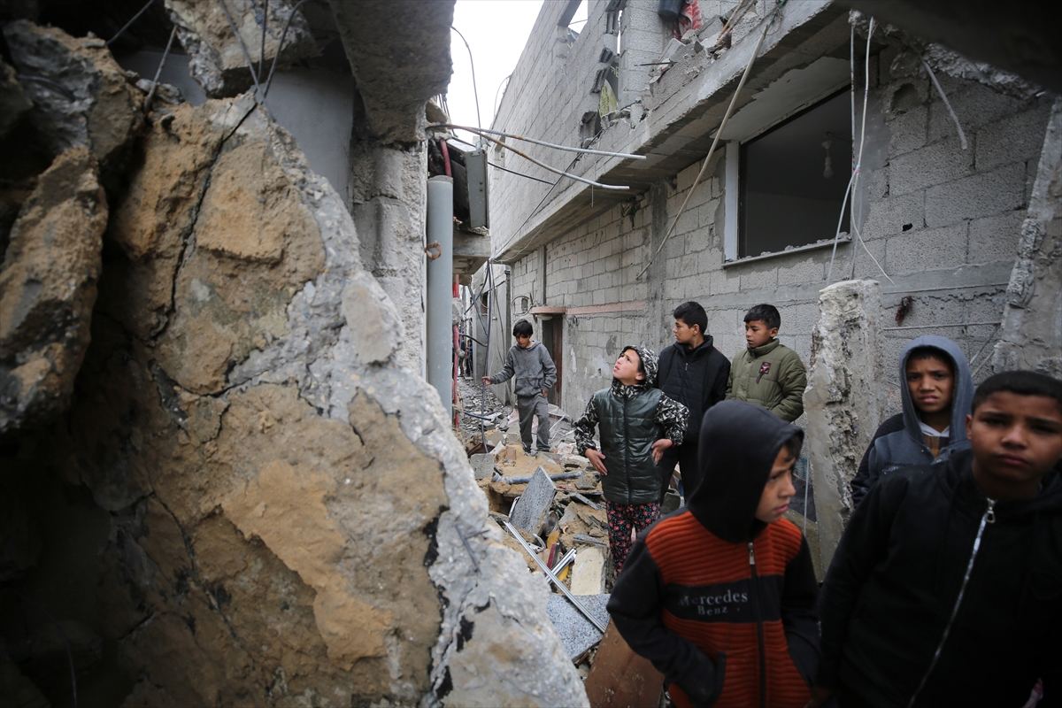 İsrail tüm tepkilere rağmen Gazzelilerin sığındığı Refah'ı vurdu