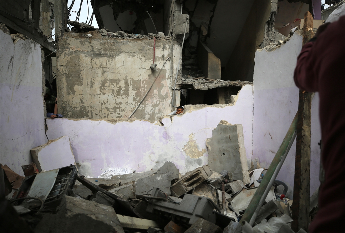 İsrail tüm tepkilere rağmen Gazzelilerin sığındığı Refah'ı vurdu