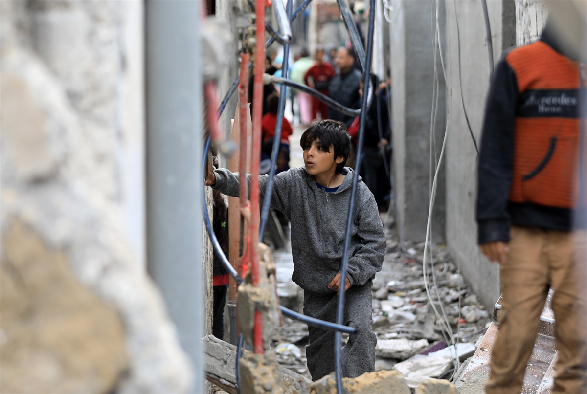 İsrail tüm tepkilere rağmen Gazzelilerin sığındığı Refah'ı vurdu